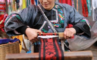 凤凰科技讯 将苗族花带“织”入科技生活 凤凰文旅与小米联合送礼