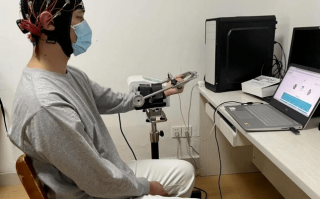 黑科技偏瘫 未来已至！脑机接口助力神经康复，这个前沿科技实验室落地松江